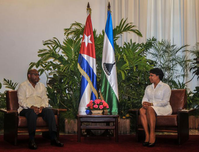 Recibe Vicepresidenta cubana al Canciller de Lesotho