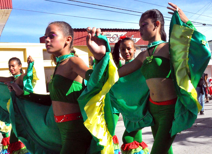 Los niños también celebran la idiosincrasia nacional (+ fotos)