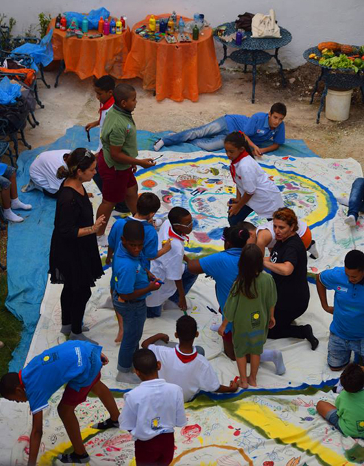 Lienzo gigante de niños cubanos recorrerá varios países del mundo (+ fotos) Lienzo gigante de niños cubanos recorrerá varios países del mundo (+ fotos)