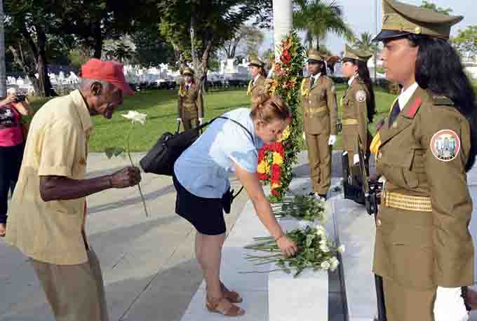 Presidió Teresa Amarelle homenaje a Mariana Grajales (+fotos)