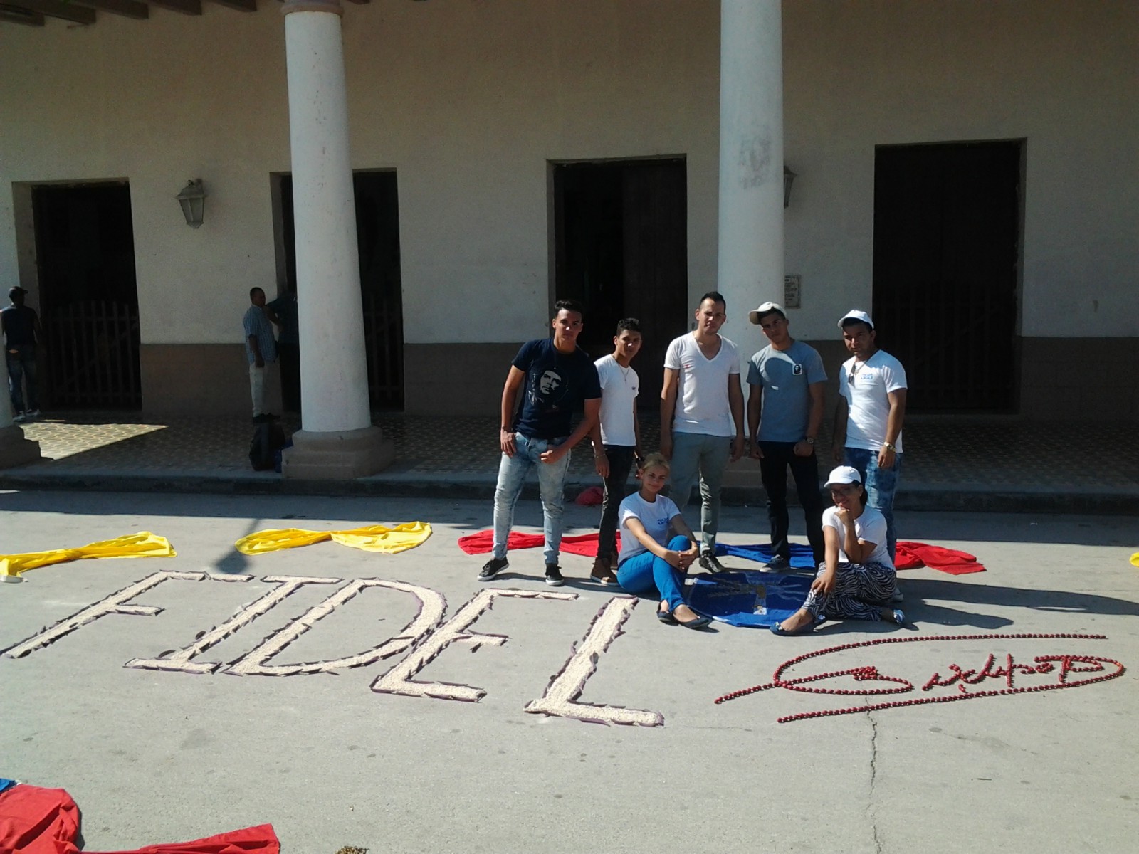 Tributo al símbolo de la dignidad, la sencillez y el humanismo (+ fotos y videos)