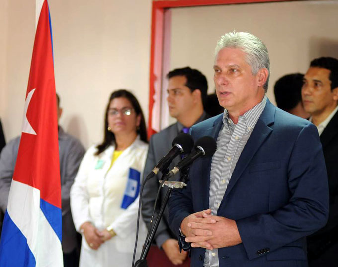 Díaz-Canel: Ustedes son más que médicos (+ fotos y videos) Díaz-Canel: Ustedes son más que médicos (+ fotos y videos)