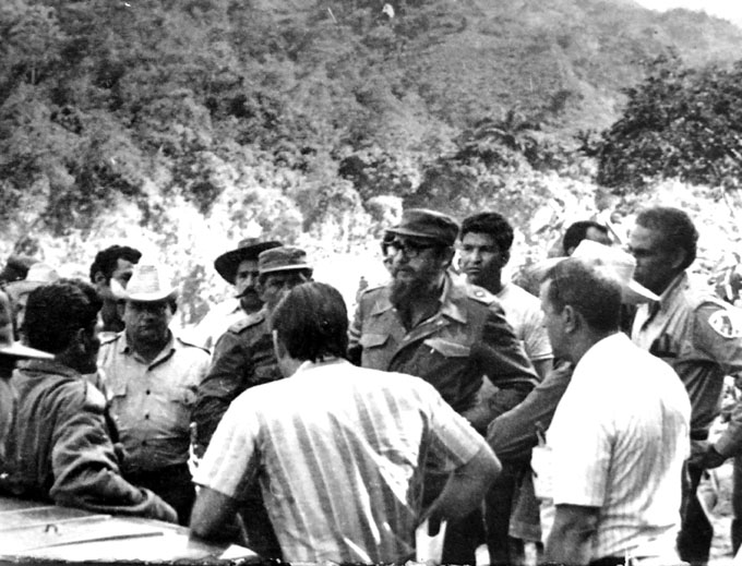 Fidel nuevamente en la Sierra Maestra (+ fotos y videos) Fidel nuevamente en la Sierra Maestra (+ fotos y videos)