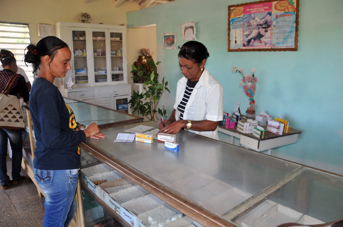 Trabajadores farmacéuticos respaldan decisión del Ministerio de Salud Pública de Cuba Trabajadores farmacéuticos respaldan decisión del Ministerio de Salud Pública de Cuba