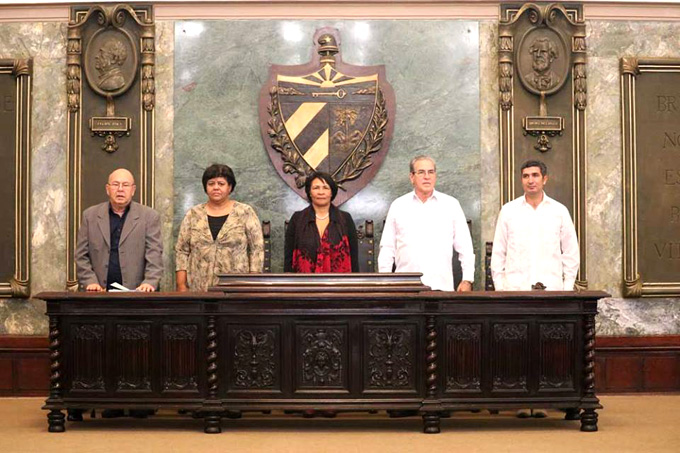 Por primera vez, una mujer asume rectoría de Universidad de La Habana Por primera vez, una mujer asume rectoría de Universidad de La Habana