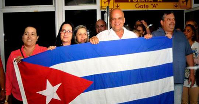 Cuba prepara retorno organizado de sus médicos en Brasil (+ fotos y videos) Cuba prepara retorno organizado de sus médicos en Brasil (+ fotos y videos)