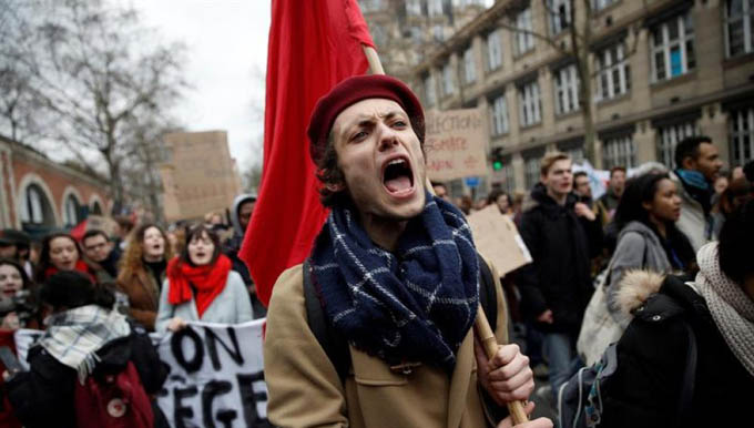 Convocan a huelga nacional en Francia en medio de crisis Convocan a huelga nacional en Francia en medio de crisis