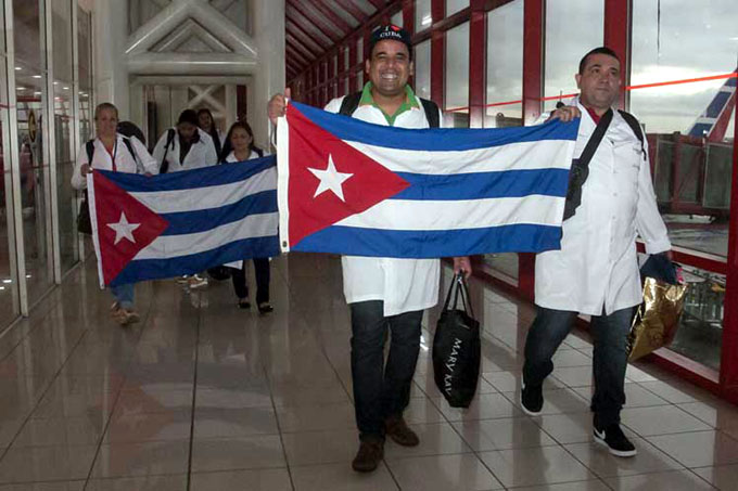 Llega a Cuba grupo de más de 200 médicos que trabajaron en Brasil (+ fotos) Llega a Cuba grupo de más de 200 médicos que trabajaron en Brasil (+ fotos)