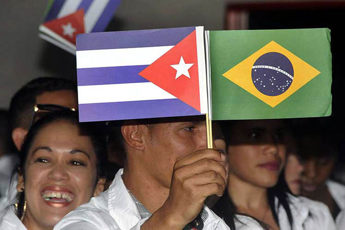 Regresa de Brasil nuevo grupo de médicos cubanos Regresa de Brasil nuevo grupo de médicos cubanos
