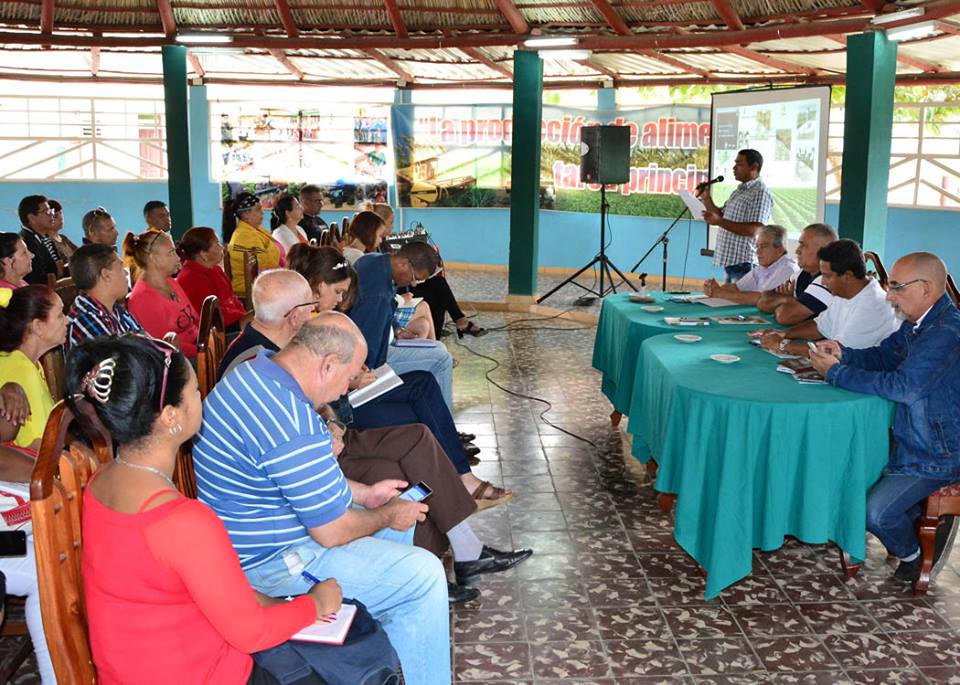 Debaten en Granma sobre la necesidad de ajustar las informaciones con la realidad (+ fotos) Debaten en Granma sobre la necesidad de ajustar las informaciones con la realidad (+ fotos)