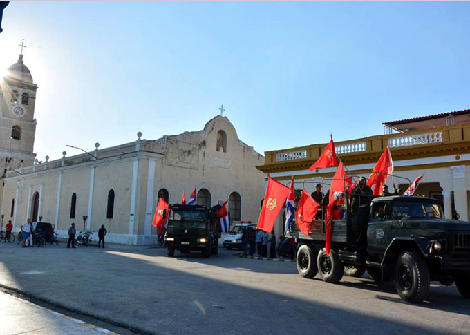 Como hace 60 años, avanza por Oriente cubano Caravana de la Libertad