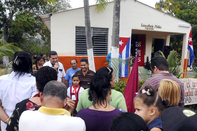 Felicitan los CDR a los médicos y enfermeras de la familia Felicitan los CDR a los médicos y enfermeras de la familia