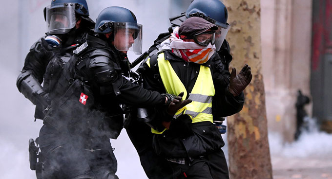 Reportan más de 300 arrestos durante manifestaciones en Francia Reportan más de 300 arrestos durante manifestaciones en Francia