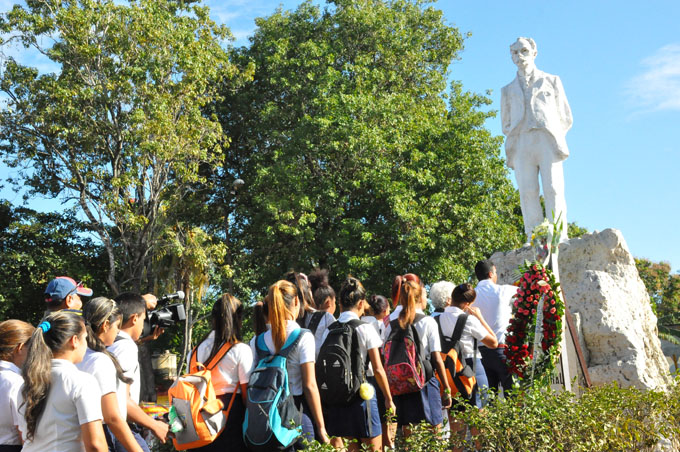 Prosigue hoy homenaje a José Martí (+ fotos y videos)