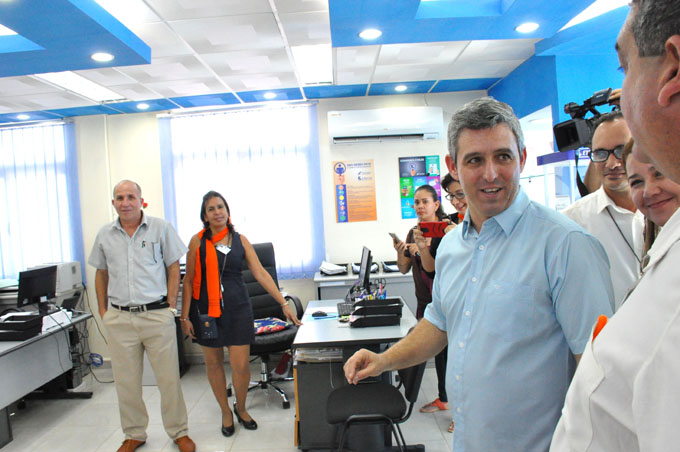 Pondera Ministro de Comunicaciones proceso de informatización en Granma (+ audio) Pondera Ministro de Comunicaciones proceso de informatización en Granma (+ audio)