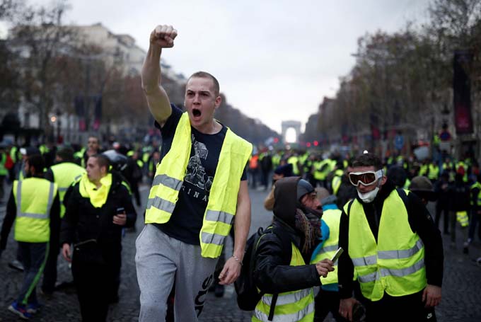 Chalecos amarillos a las calles de Francia por octavo sábado Chalecos amarillos a las calles de Francia por octavo sábado