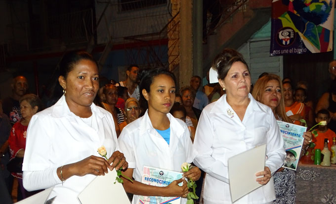 Reconocen los CDR al programa del Médico de familia en su aniversario 35 Reconocen los CDR al programa del Médico de familia en su aniversario 35