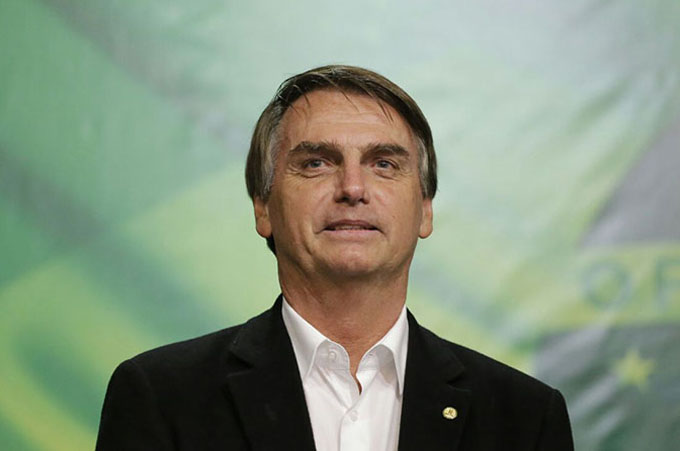 Critican oferta de Bolsonaro para base militar de EE.UU. en Brasil