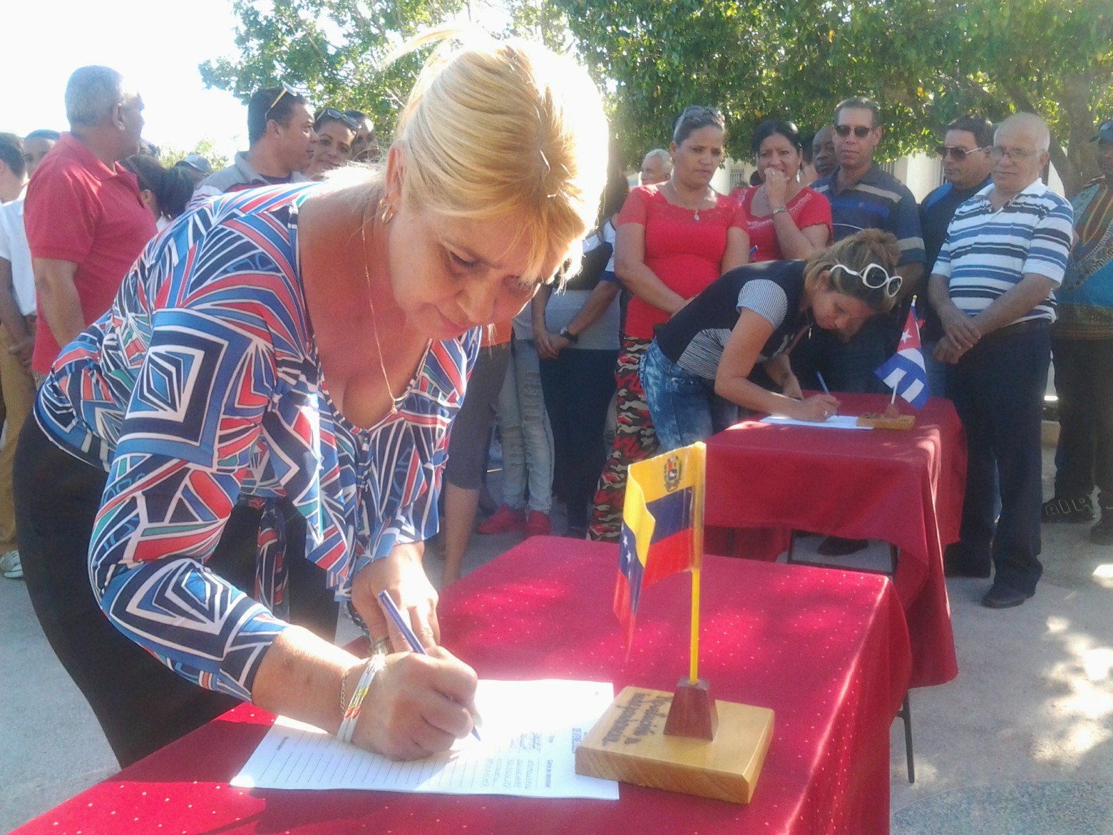 Educadores manzanilleros respaldan documento Manos fuera de Venezuela (+ fotos) Educadores manzanilleros respaldan documento Manos fuera de Venezuela (+ fotos)