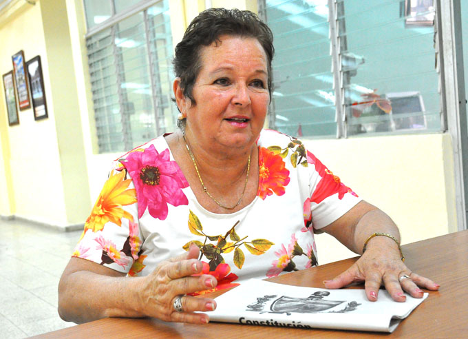 Una maestra en la mesa electoral Una maestra en la mesa electoral