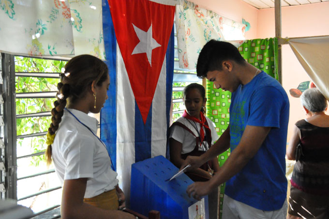 Solo en dos horas votaron más de dos millones de cubanos por su constitución Solo en dos horas votaron más de dos millones de cubanos por su constitución
