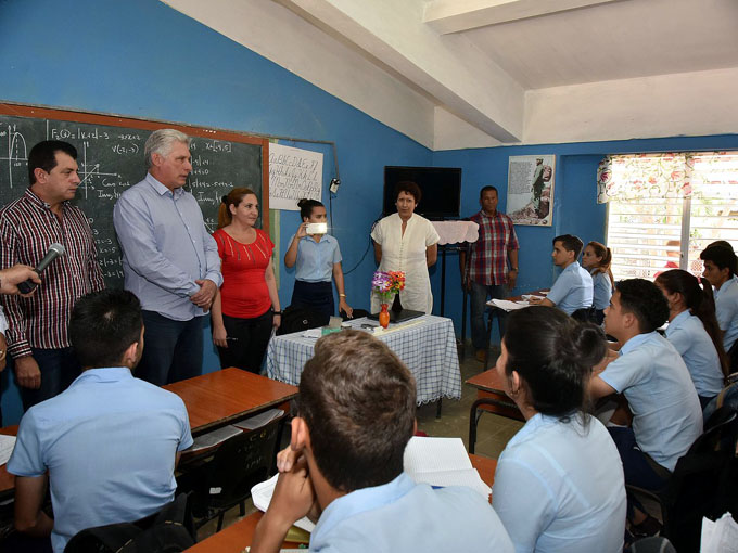 Díaz-Canel prosiguió en la noche visita a oriental provincia (+ fotos)