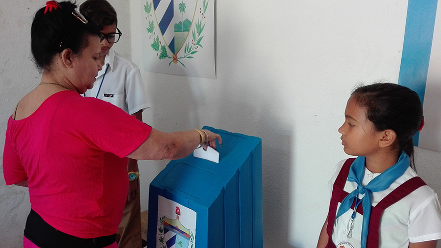 Más del 70 por ciento de los manzanilleros han ejercido el voto Más del 70 por ciento de los manzanilleros han ejercido el voto