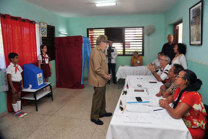 Ejerció Raúl su derecho al voto Ejerció Raúl su derecho al voto