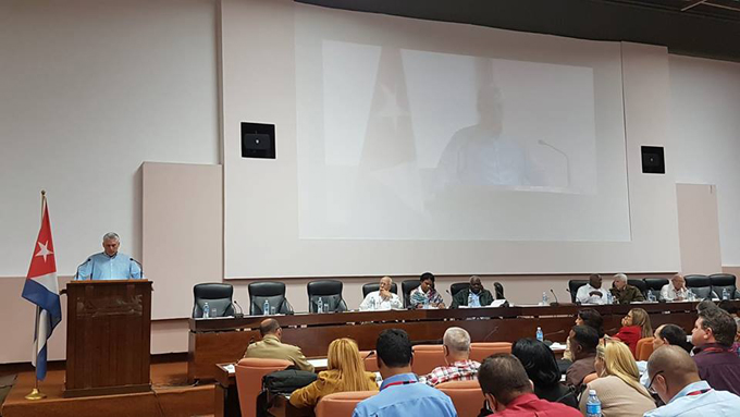 Presidente de Cuba llama a potenciar producción azucarera Presidente de Cuba llama a potenciar producción azucarera