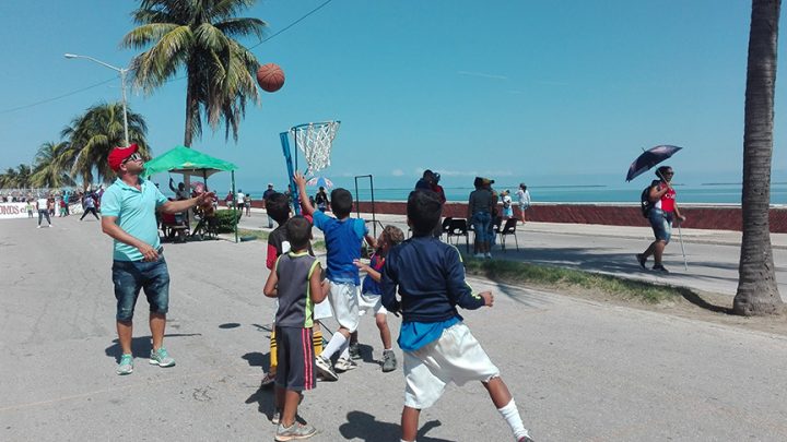 Pioneros y jóvenes de Manzanillo festejan cumpleaños de sus organizaciones Pioneros y jóvenes de Manzanillo festejan cumpleaños de sus organizaciones