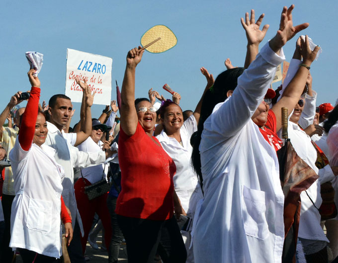 Unidad y batas blancas el Primero de Mayo