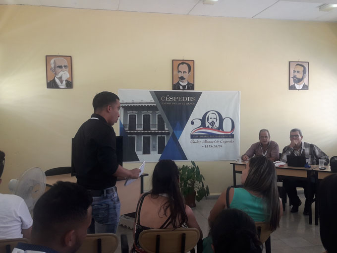 Intercambian estudiantes cubanos durante Congreso nacional de Historia Intercambian estudiantes cubanos durante Congreso nacional de Historia