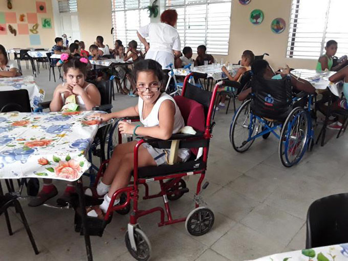 Inauguran Raúl y Díaz-Canel en Santiago de Cuba la escuela para niños con discapacidades físico-motoras Amistad Cuba-Vietnam Inauguran Raúl y Díaz-Canel en Santiago de Cuba la escuela para niños con discapacidades físico-motoras Amistad Cuba-Vietnam