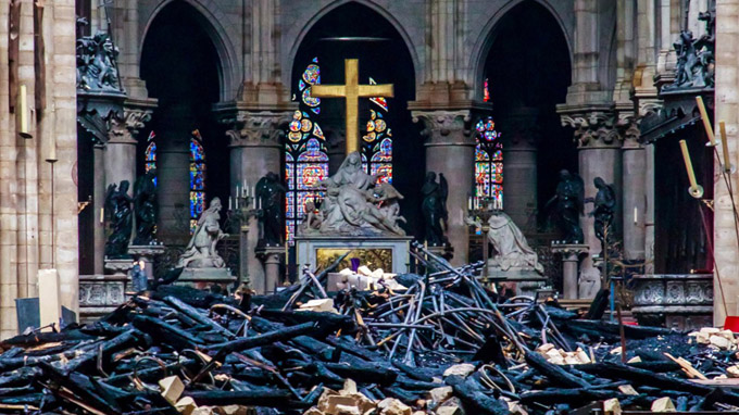 Los contradictorios donativos millonarios para Notre Dame de París Los contradictorios donativos millonarios para Notre Dame de París