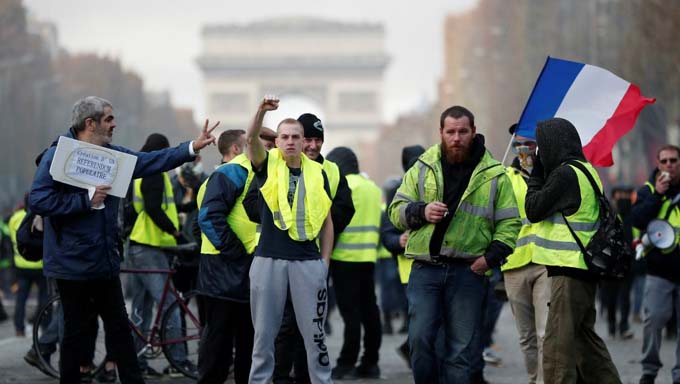 Chalecos amarillos salen a nuevo sábado de movilización en Francia Chalecos amarillos salen a nuevo sábado de movilización en Francia