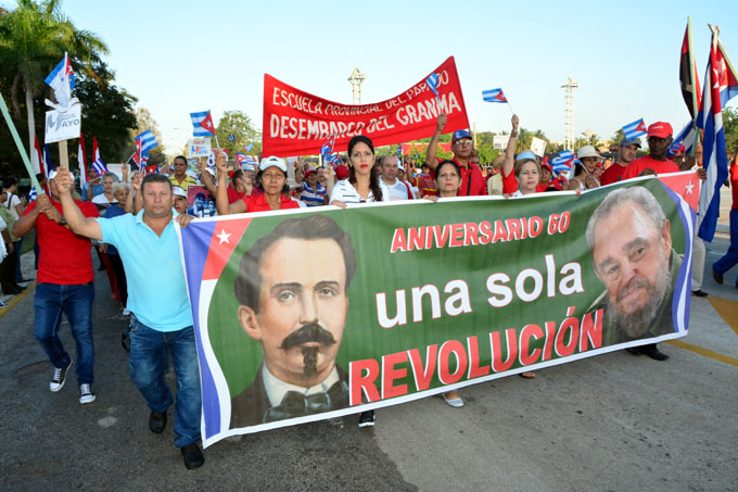 Multitudinario desfile en Bayamo por el 1 de Mayo (+ fotos y videos)