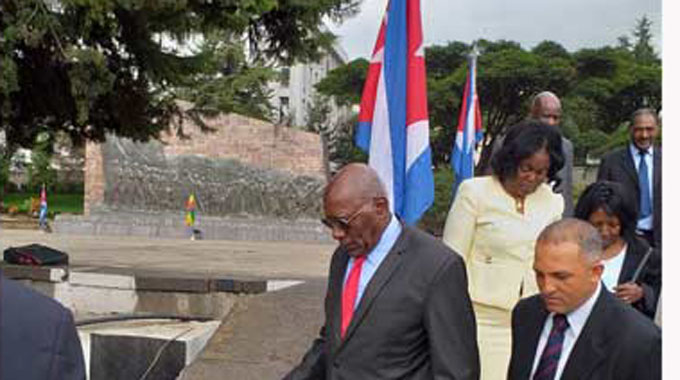 Primer vicepresidente de Cuba honró a mártires de la Guerra de Ogadén Primer vicepresidente de Cuba honró a mártires de la Guerra de Ogadén