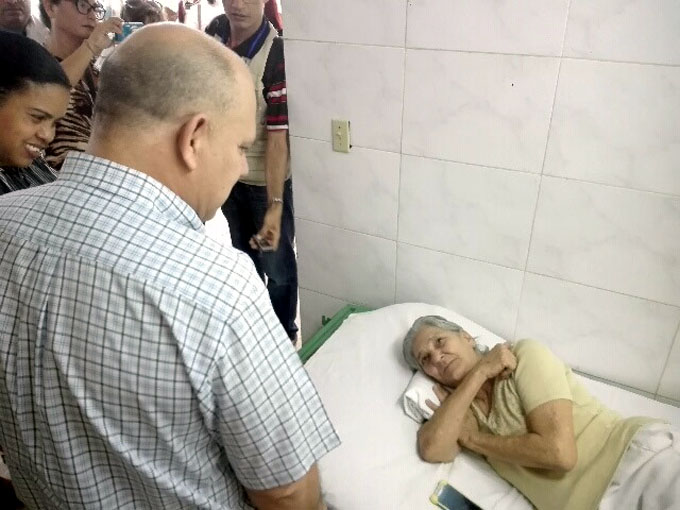 Morales Ojeda continúa periplo en hospital manzanillero (+ fotos) Morales Ojeda continúa periplo en hospital manzanillero (+ fotos)