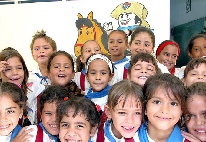 Felicita Díaz-Canel a los niños cubanos Felicita Díaz-Canel a los niños cubanos