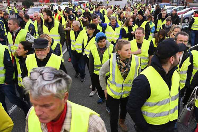 Chalecos amarillos protestan en Francia por octavo mes consecutivo Chalecos amarillos protestan en Francia por octavo mes consecutivo