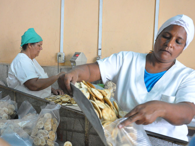 Garantiza Panificadora de Bayamo elaboración de confituras. Garantiza Panificadora de Bayamo elaboración de confituras.