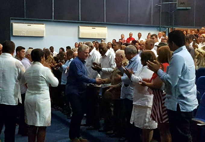 Asiste Presidente cubano a sesión solemne de la Asamblea del Poder Popular en Granma ( + fotos) Asiste Presidente cubano a sesión solemne de la Asamblea del Poder Popular en Granma ( + fotos)