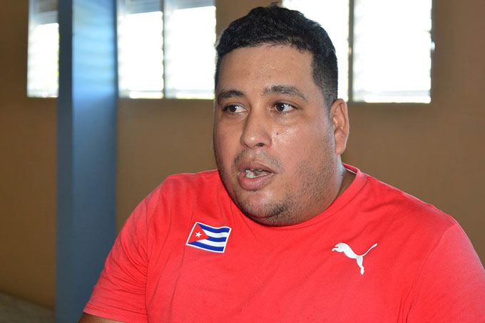 El bronce sale de las manos El bronce sale de las manos