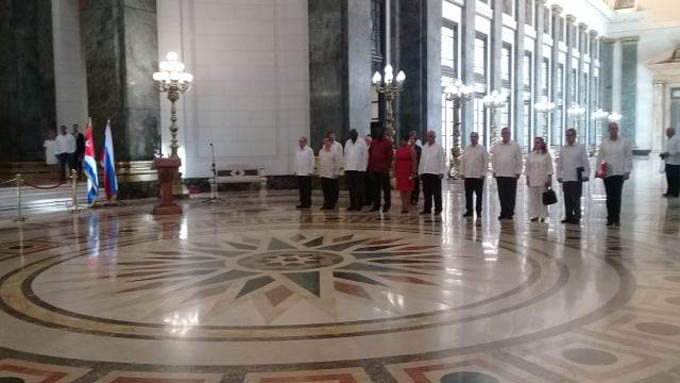 Reinaugura Raúl Estatua de la República (+fotos y video)