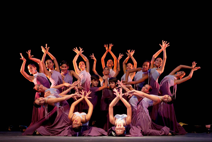 Bailarines de Lizt Alfonso Dance Cuba viajan a Panamá para competir Bailarines de Lizt Alfonso Dance Cuba viajan a Panamá para competir