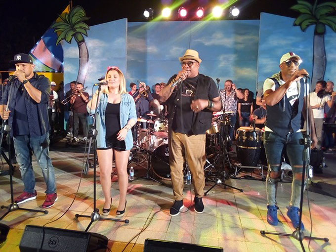 Van Van estremeció a Manzanillo (+fotos) Van Van estremeció a Manzanillo (+fotos)