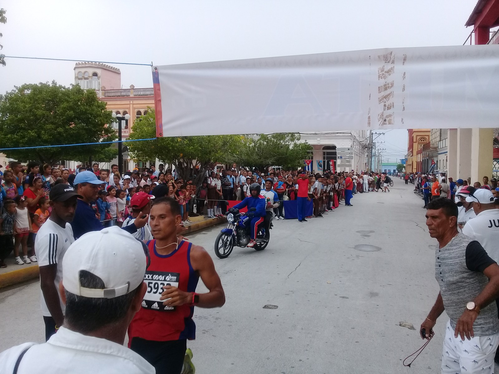 Ganan jóvenes de Manzanillo y Bartolomé Masó maratón La Demajagua