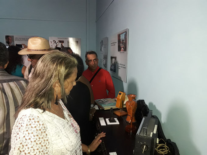 Inauguran exposición dedicada al aniversario 82 de la Radio en Bayamo