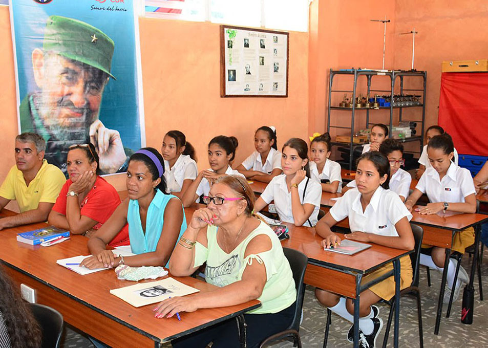 Desarrollan en Bayamo Seminario de estudios martianos (+fotos) Desarrollan en Bayamo Seminario de estudios martianos (+fotos)