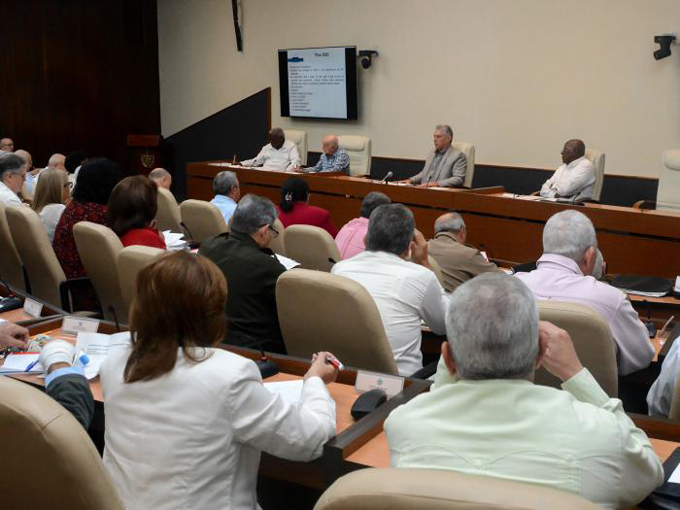 Díaz-Canel en el Consejo de Ministros: «No vamos a renunciar a las conquistas y los sueños por realizar» (+fotos) Díaz-Canel en el Consejo de Ministros: «No vamos a renunciar a las conquistas y los sueños por realizar» (+fotos)